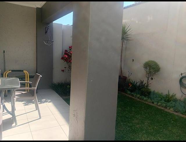 1 BEDROOM APARTMENT FOR SALE IN SUNNINGHILL